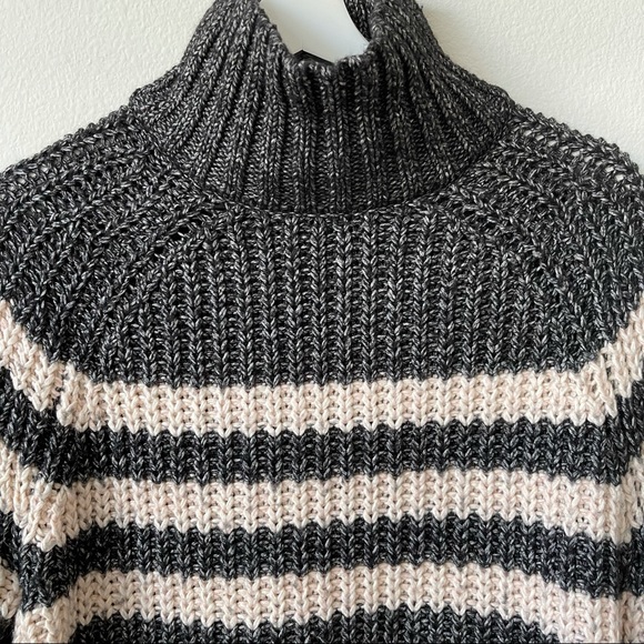 VICTORIA SECRET Wool Alpaca Blend Chunky Sweater - Picture 3 of 8